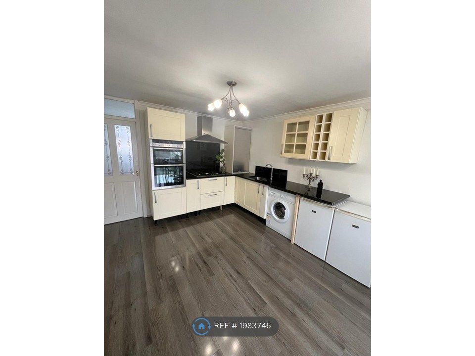 Property photo 3 of 12 Kitchen