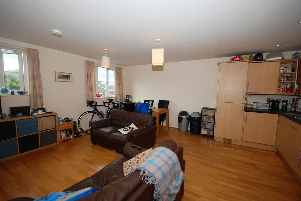 Property photo 2 of 8