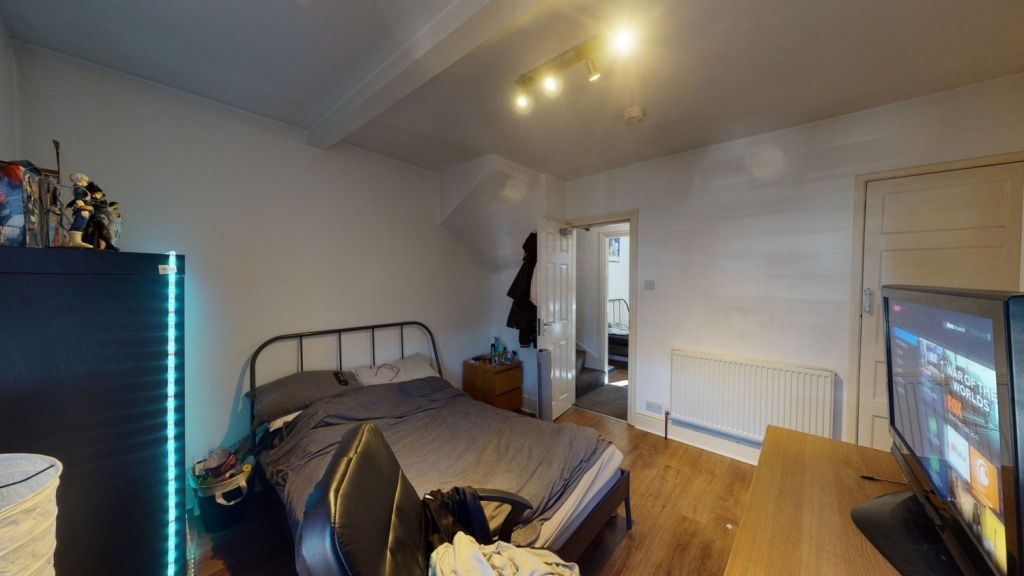 Property photo 2 of 7 A Spacious Master Bedroom Featuring A Double Bed W...