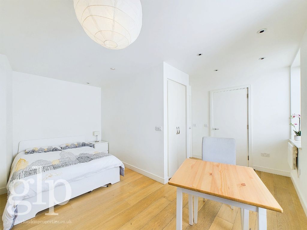 Property photo 1 of 13 940481