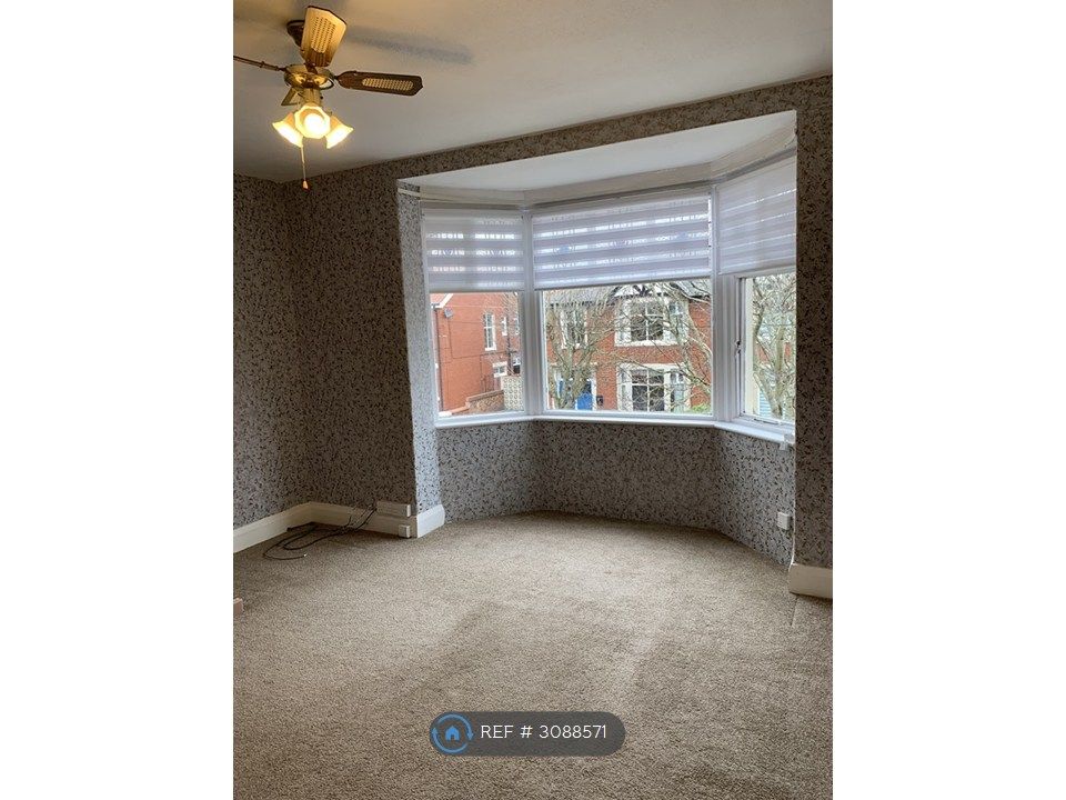 Property photo 2 of 21 Front Lounge