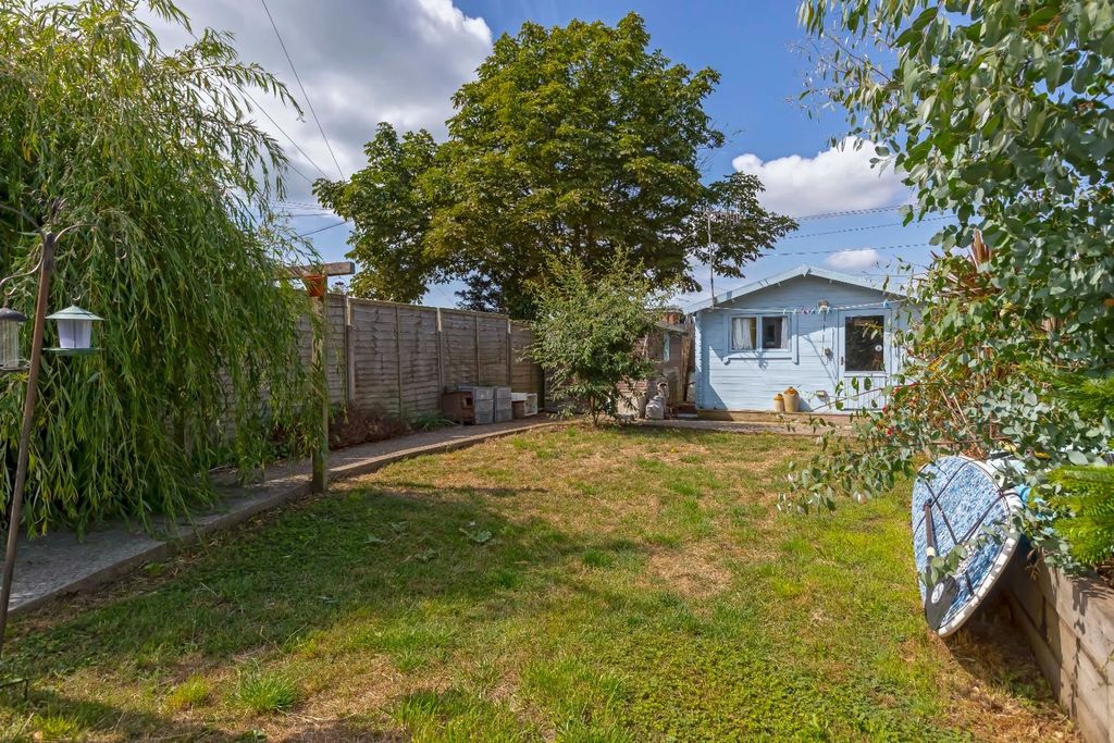 Property photo 2 of 21 Bristol Avenue_15.Jpg