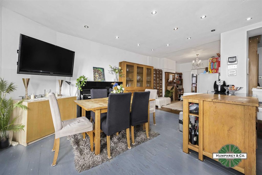 Property photo 2 of 23 23 Wadham Avenue -011.Jpg