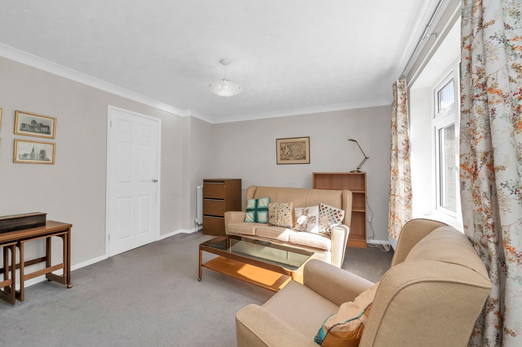 Property photo 3 of 17 Sitting Room