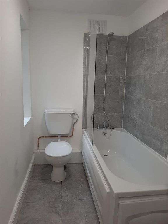 Property photo 1 of 6 Bathroom.Jpg