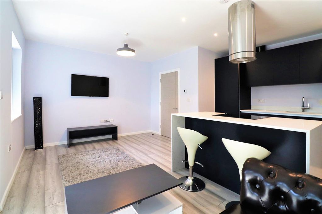 Property photo 2 of 20 Lounge.Jpg