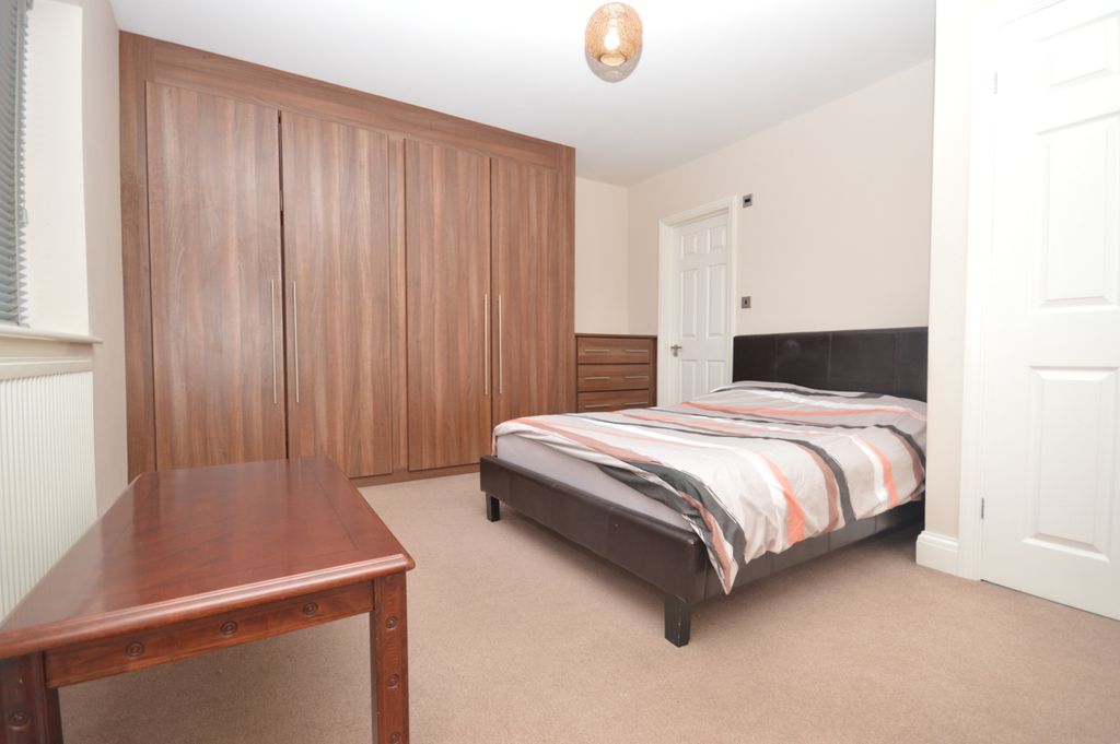 Property photo 1 of 9 Double Room To Rent In Shared House