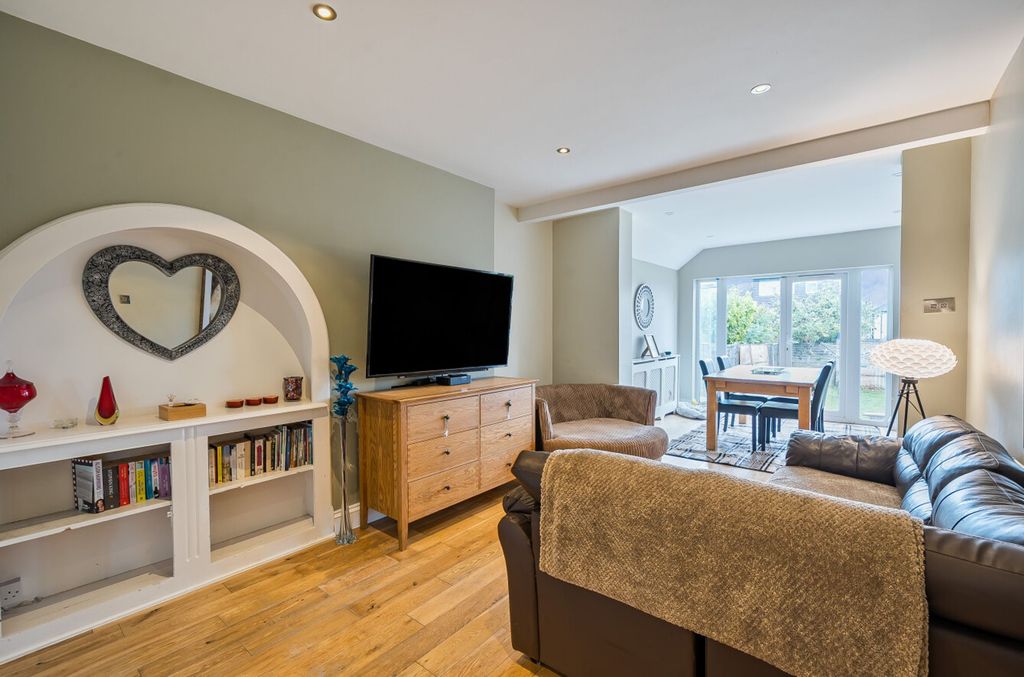 Property photo 3 of 17 Stoneleigh Crescent, Epsom - Kt19 0Rp