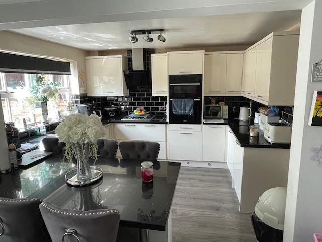Property photo 3 of 26 Dining Room