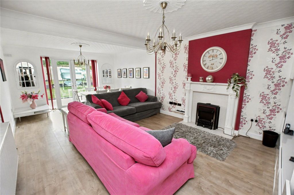 Property photo 2 of 19 Picture No. 14