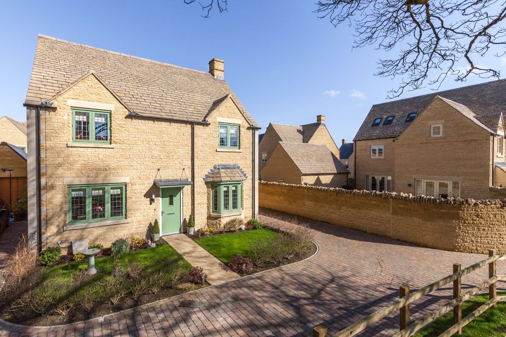 Property photo 1 of 17 External