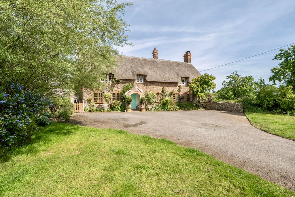 Property photo 1 of 37 .