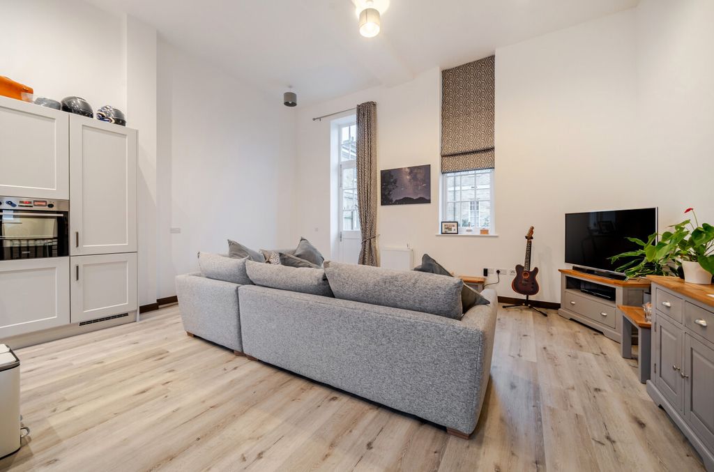 Property photo 3 of 18 1389104-1-693Beb1...