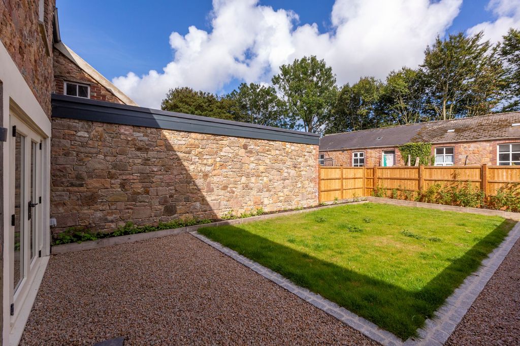 Property photo 2 of 39