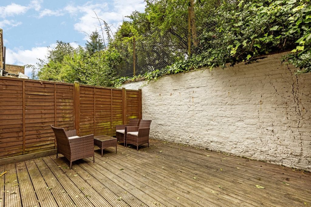 Property photo 2 of 12 Private Garden