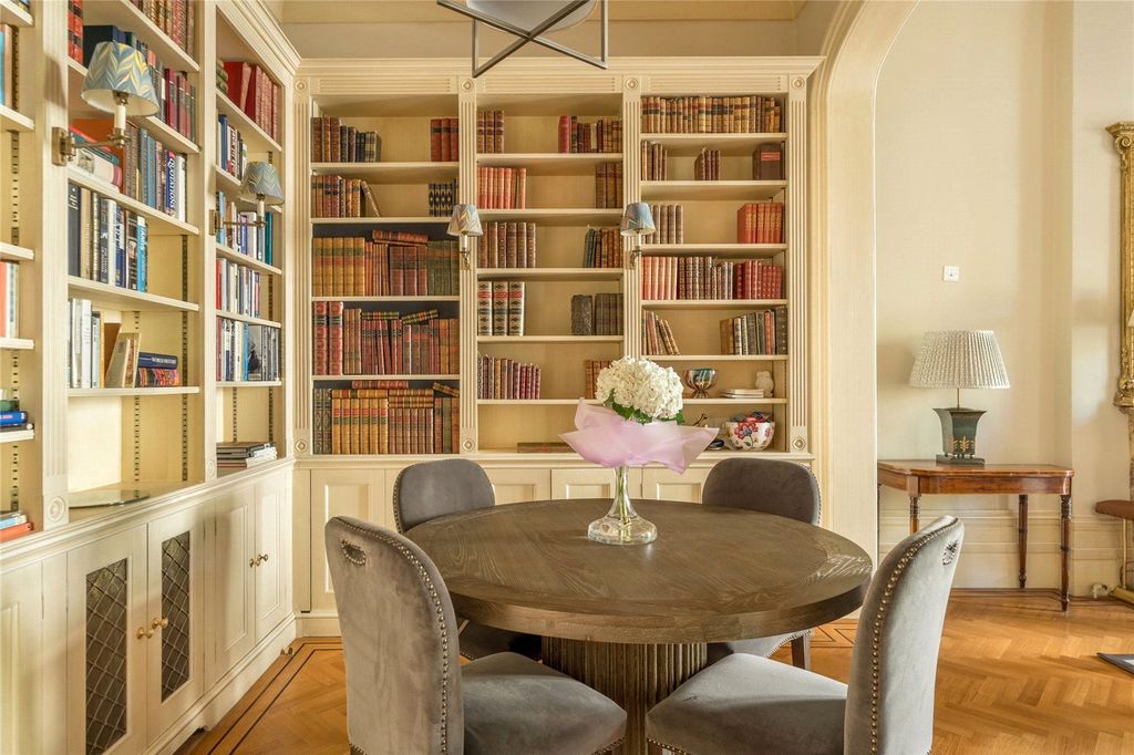 Property photo 3 of 17 Dining Area