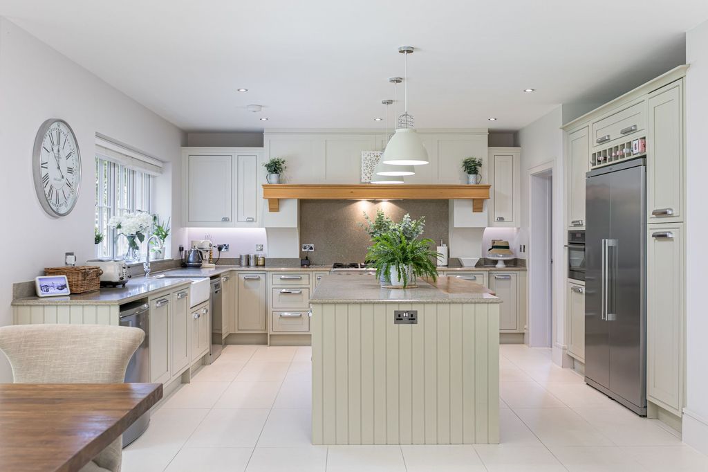 Property photo 3 of 35 Photo 35