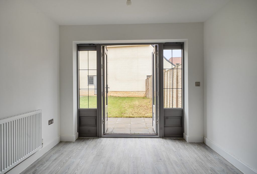 Property photo 3 of 20 Kitchen/Dining Room