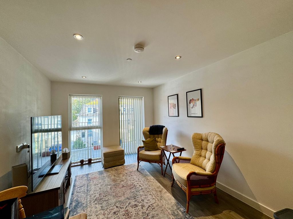 Property photo 3 of 12