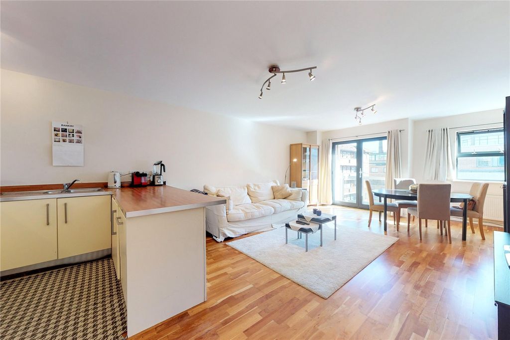 Property photo 2 of 15 Reception/Kitchen