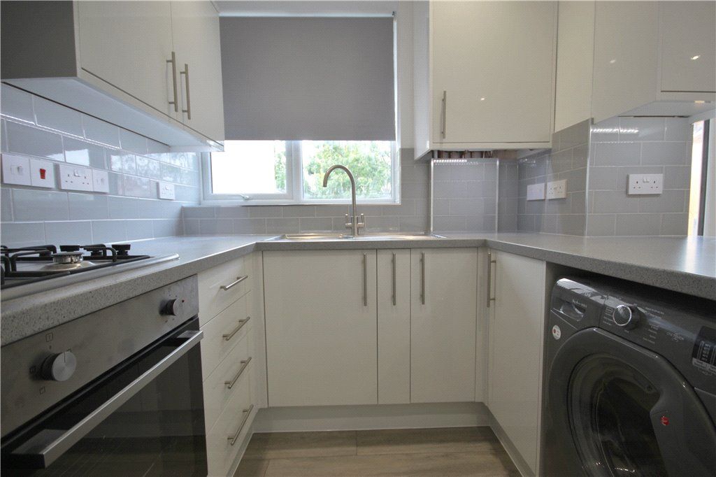 Property photo 3 of 10 Kitchen
