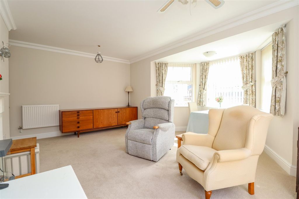 Additional image 4 of 2 bed flat for salePotters Place, Horsham RH12