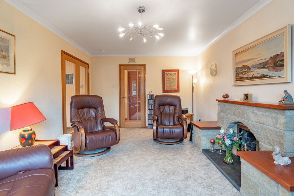 Property photo 3 of 42