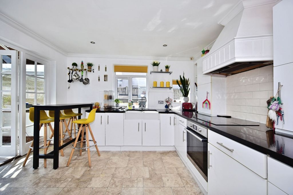 Property photo 2 of 20 Pbox-Img.Jpg