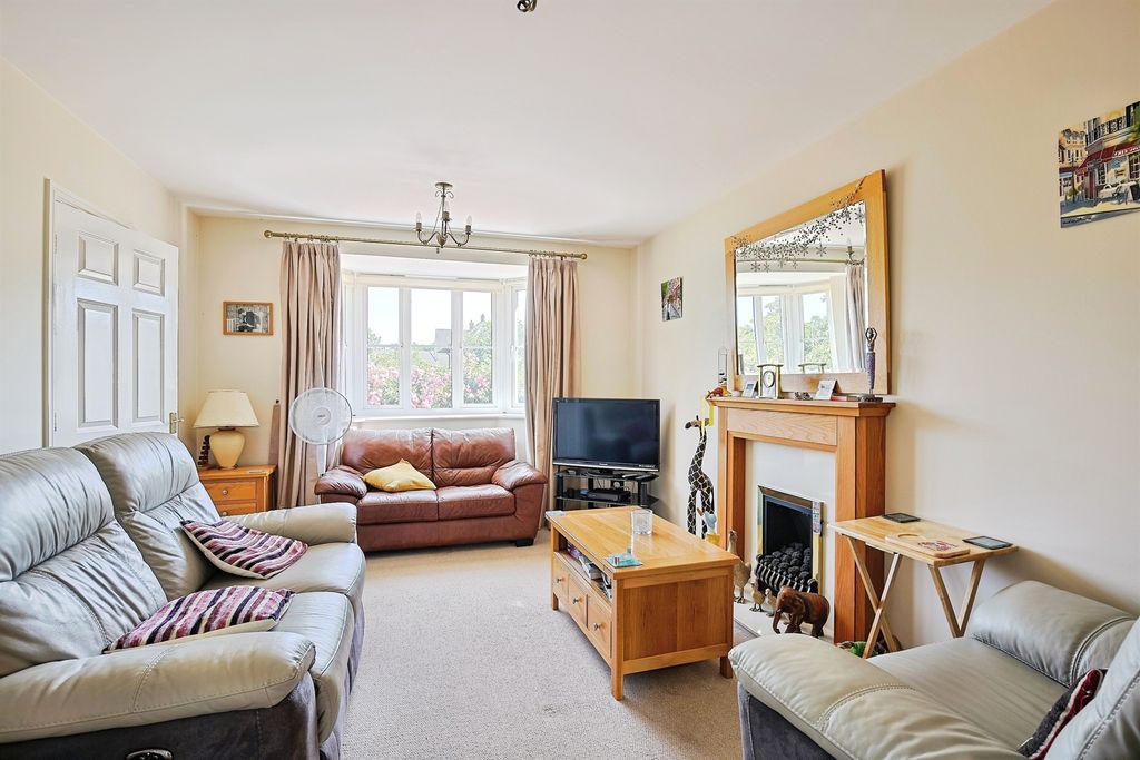 Property photo 2 of 17
