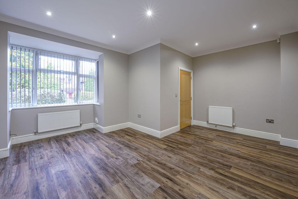 Property photo 2 of 34 Living Room