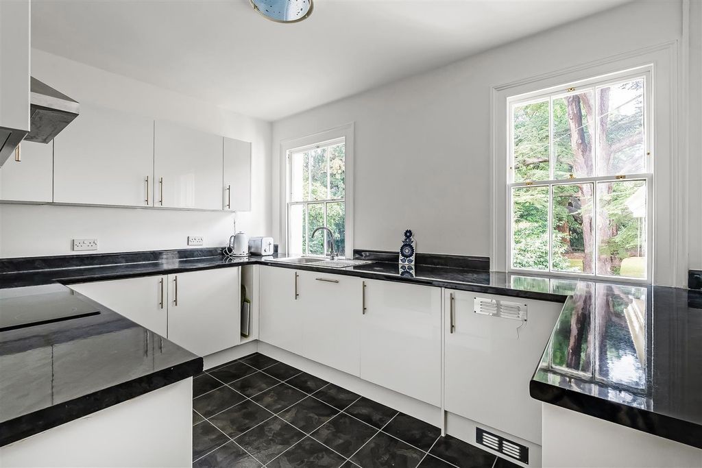 Property photo 2 of 22 8-Purbrook-24.Jpg