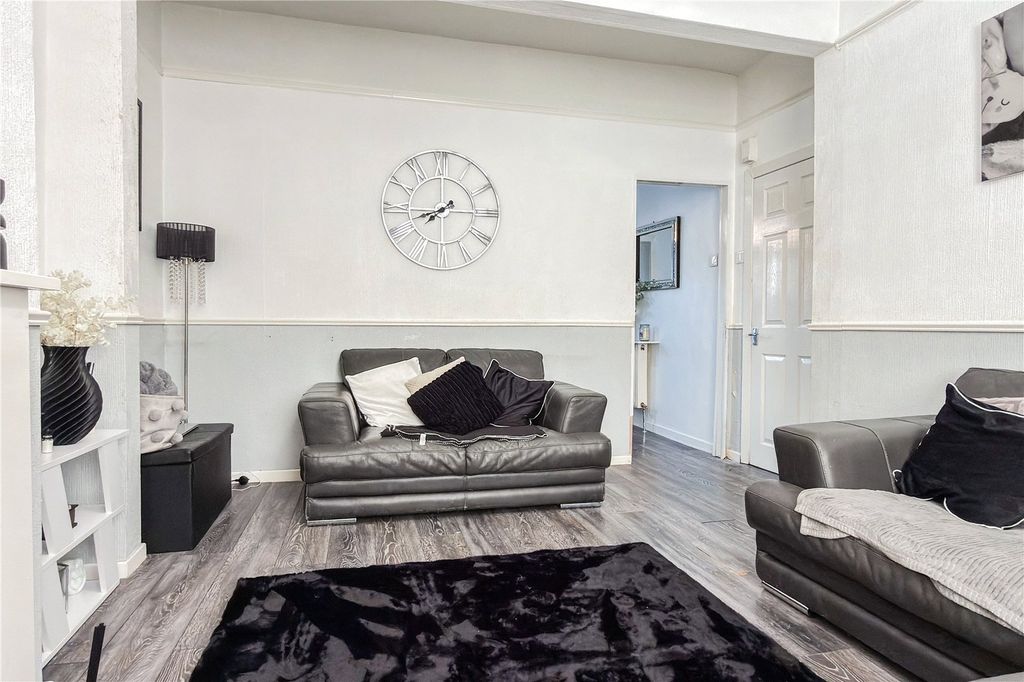 Property photo 2 of 15 Lounge