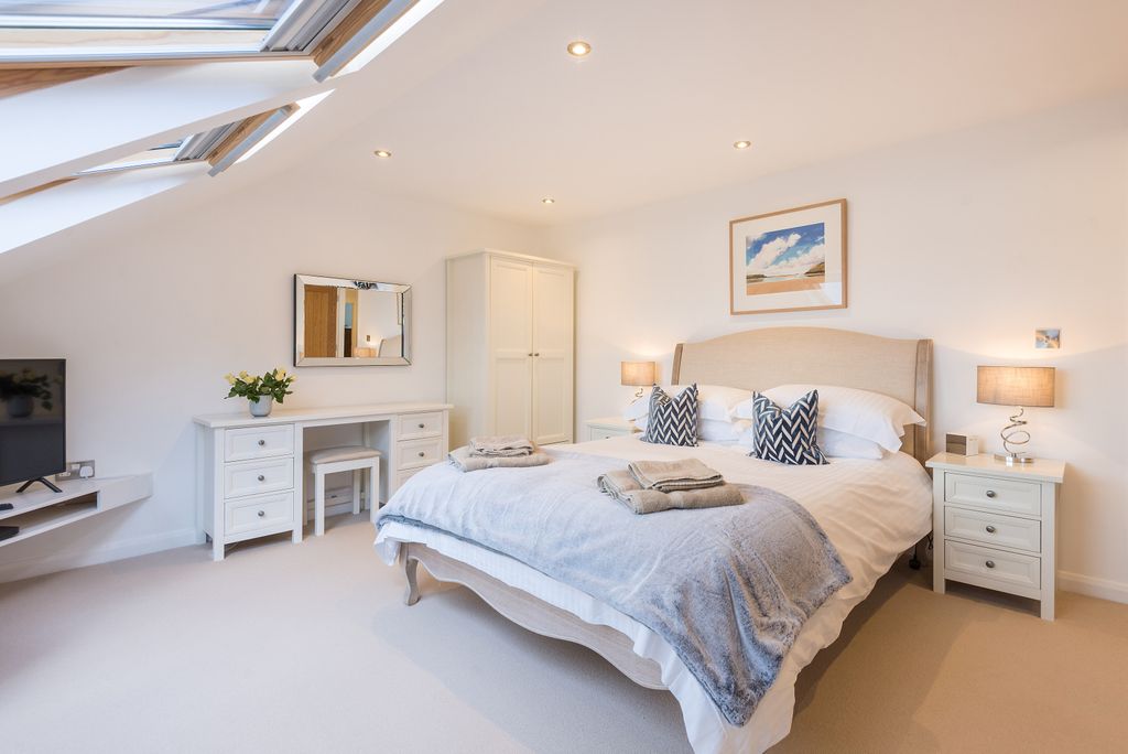 Additional image 9 of 3 bed flat for saleRock PL27