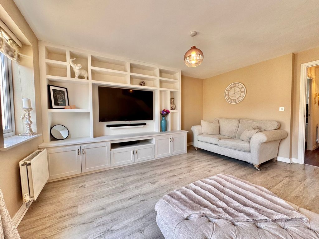 Property photo 3 of 32