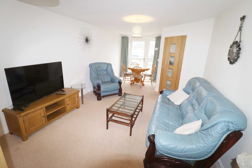 Property photo 2 of 8