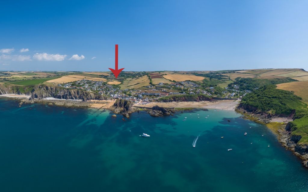 Property photo 2 of 17 Hope Cove