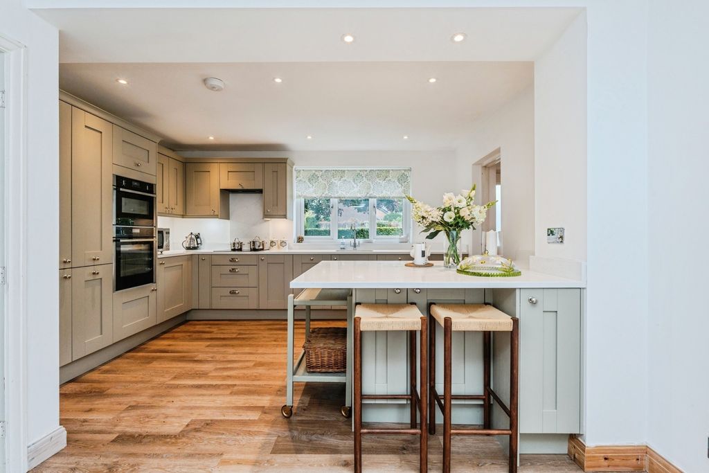 Property photo 2 of 16 Photo