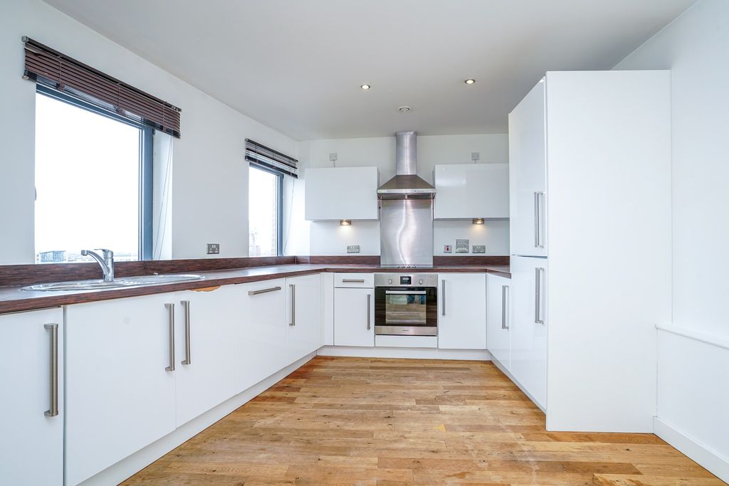 Property photo 2 of 31 Kitchen