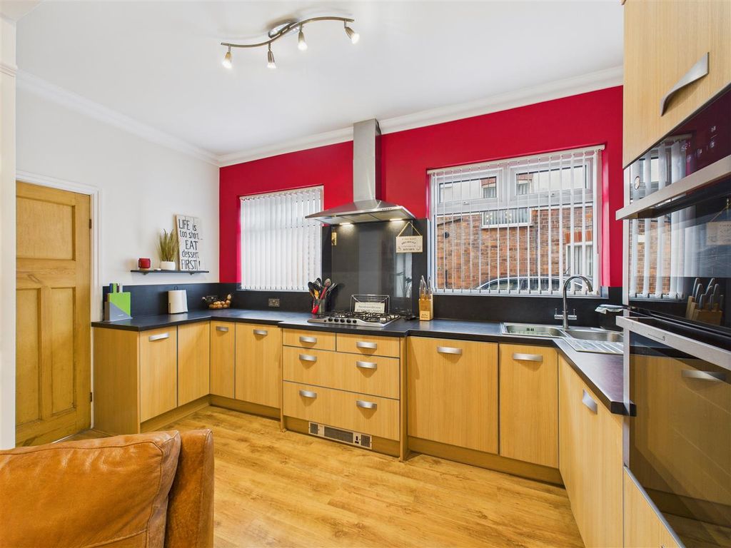 Property photo 3 of 16 Kitchen