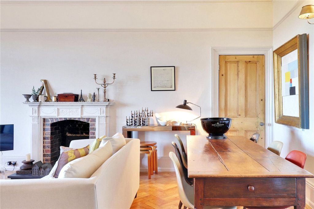 Property photo 3 of 14 Sitting Room