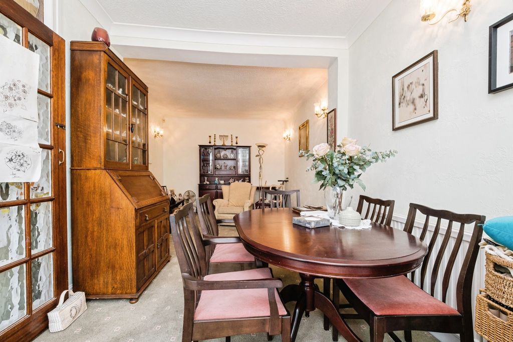 Property photo 2 of 32 Pbox-Img.Jpg
