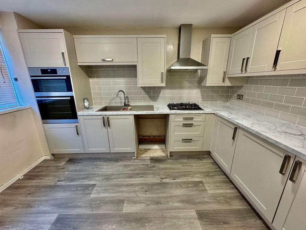 Property photo 2 of 16 H