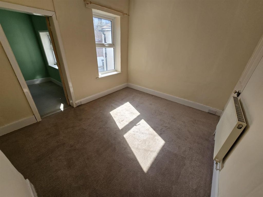 Property photo 2 of 8 Bedroom 2