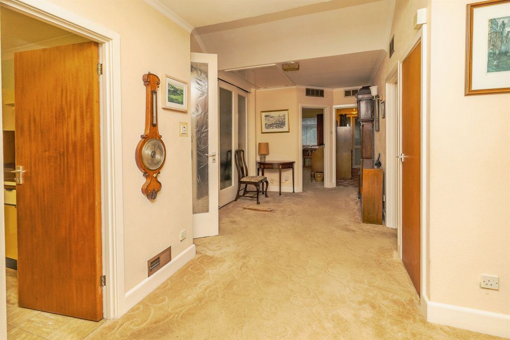 Property photo 2 of 27