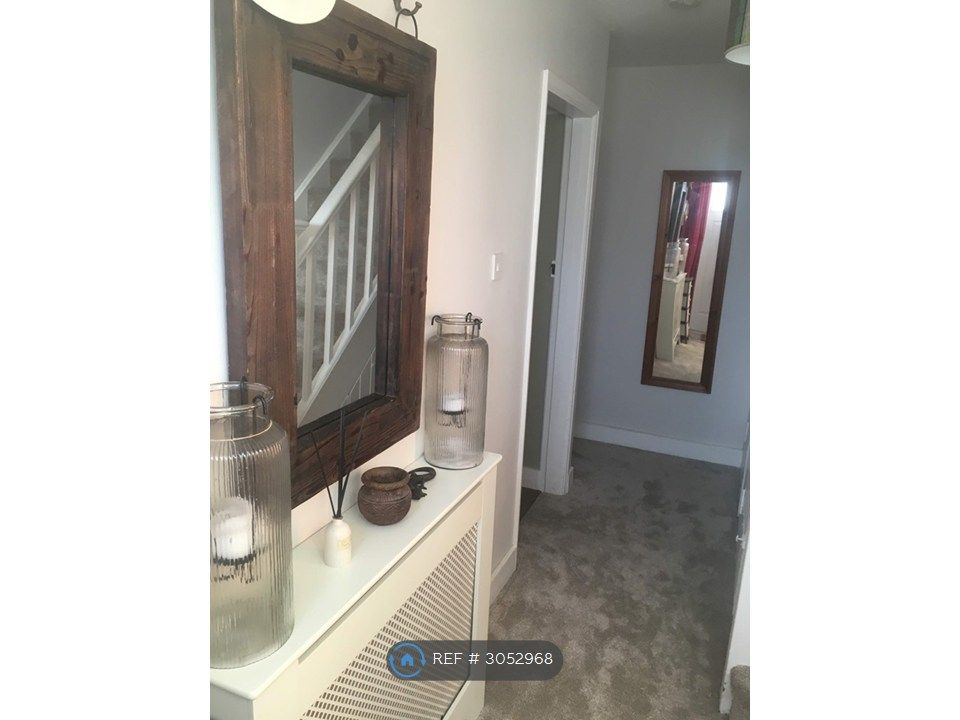 Property photo 3 of 12 Entrance Hall