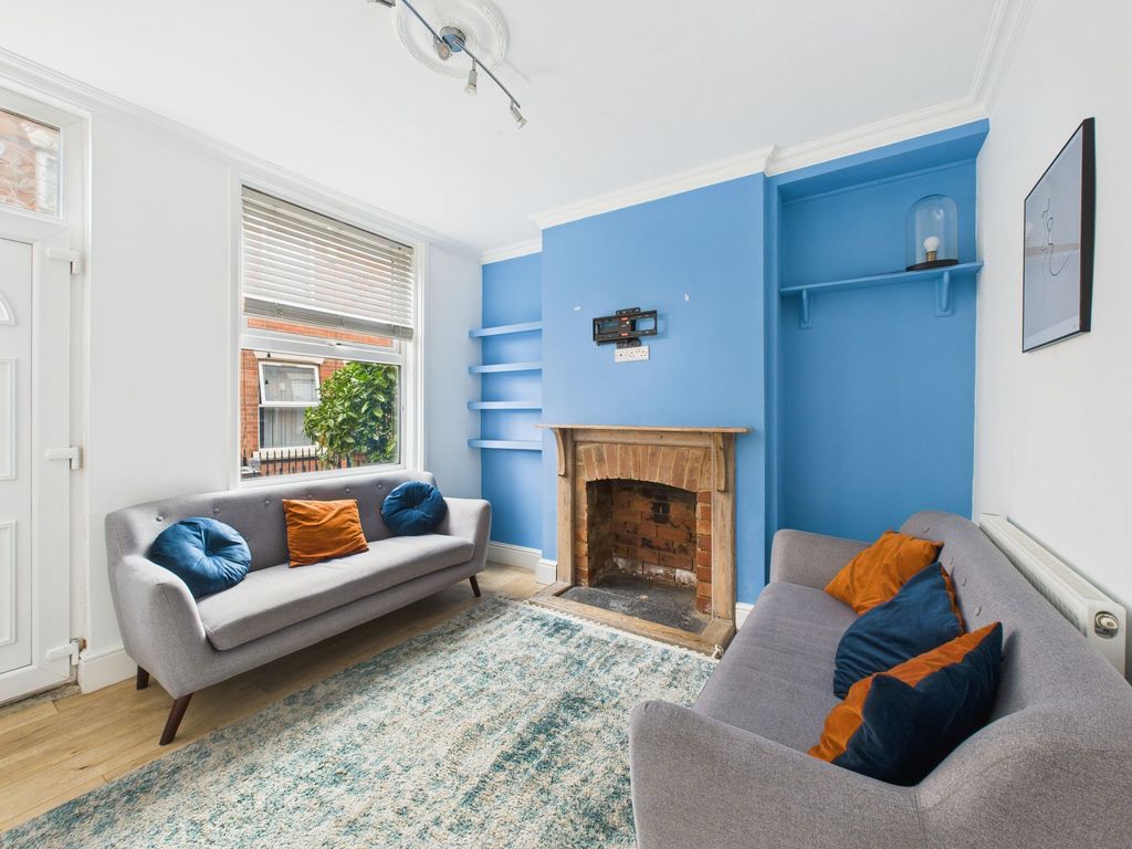 Property photo 2 of 16 Lounge