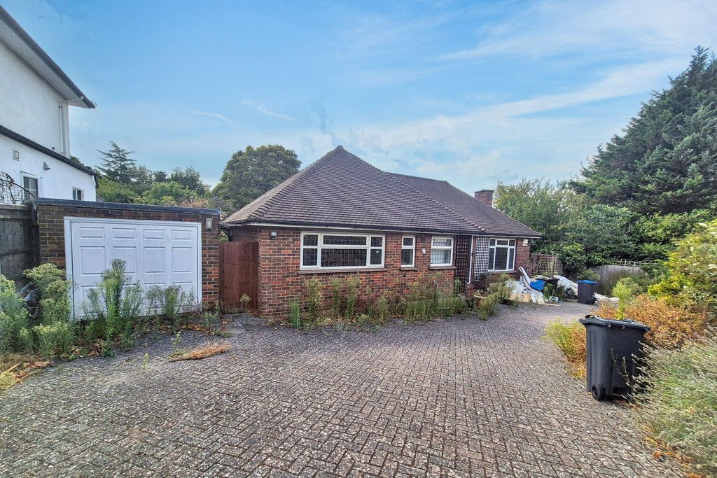 Property photo 1 of 3 2 Brambledown Road, South Croydon, Surrey, Cr2 0Bl