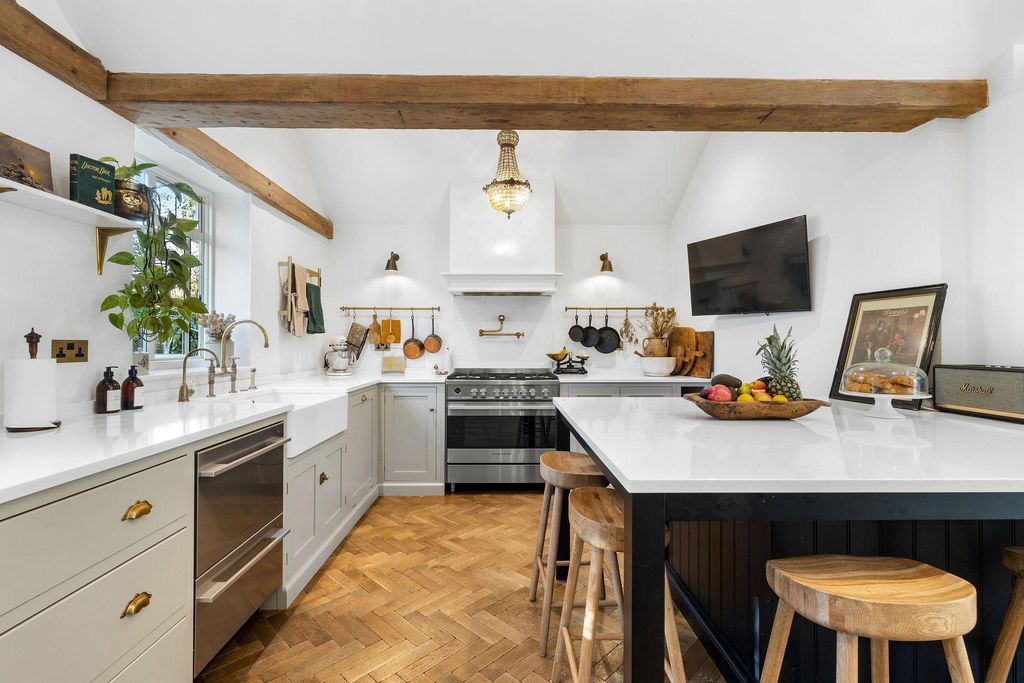 Property photo 3 of 37 Image