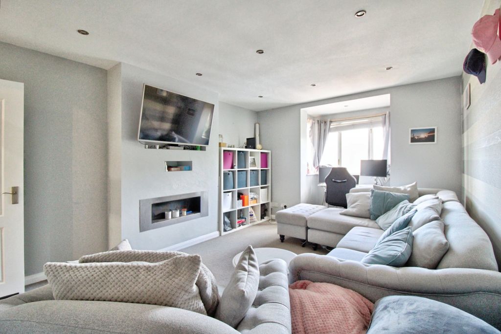 Property photo 2 of 15 7