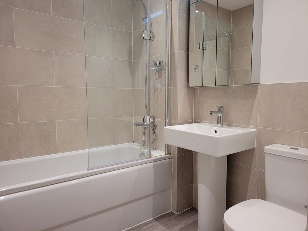 Property photo 3 of 8 Bathroom